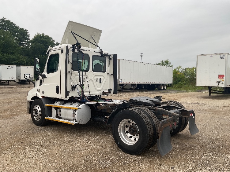2020 Freightliner Cascadia in Melrose Park, IL — photo 5