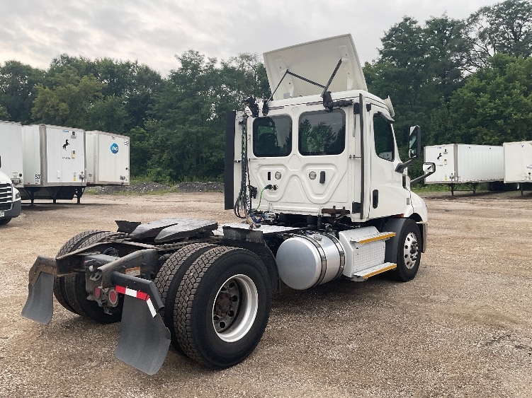 2020 Freightliner Cascadia in Melrose Park, IL — photo 7