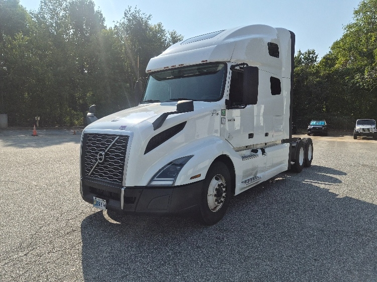 2023 Volvo VNL 760 in Greensboro, NC — photo 3
