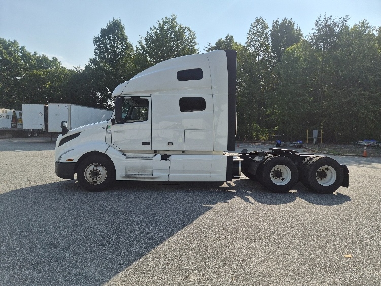 2023 Volvo VNL 760 in Greensboro, NC — photo 4