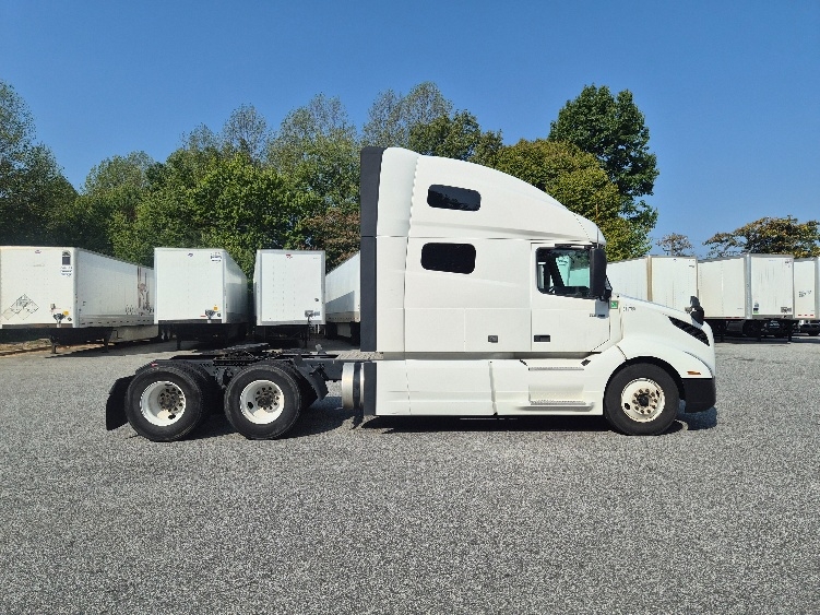 2023 Volvo VNL 760 in Greensboro, NC — photo 8