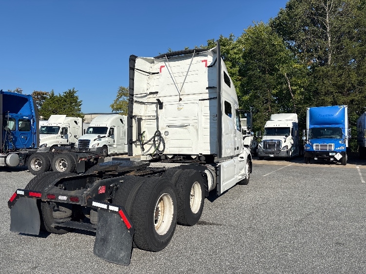 2023 Volvo VNL 760 in Greensboro, NC — photo 7