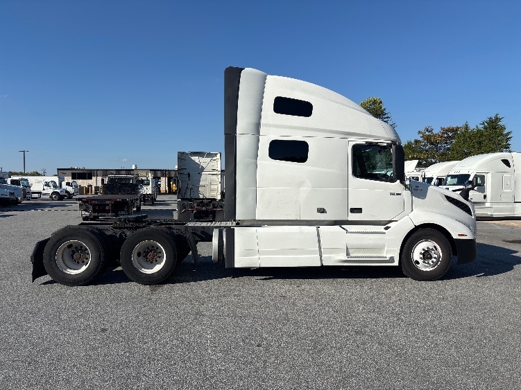 2023 Volvo VNL 760 in Greensboro, NC — photo 8
