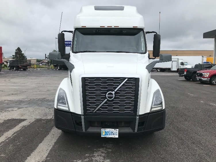 2023 Volvo VNL 760 in Kansas City, MO — photo 2