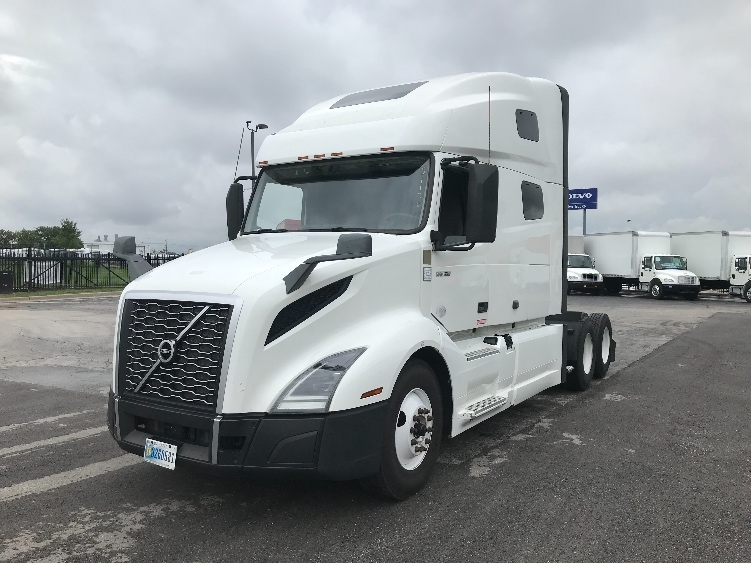 2023 Volvo VNL 760 in Kansas City, MO — photo 3