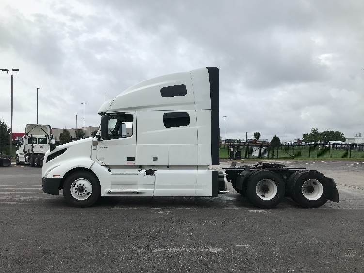 2023 Volvo VNL 760 in Kansas City, MO — photo 4