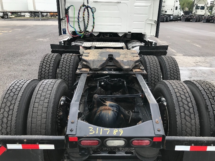 2023 Volvo VNL 760 in Kansas City, MO — photo 6