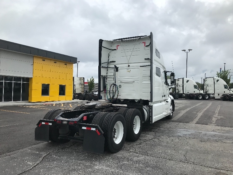 2023 Volvo VNL 760 in Kansas City, MO — photo 7