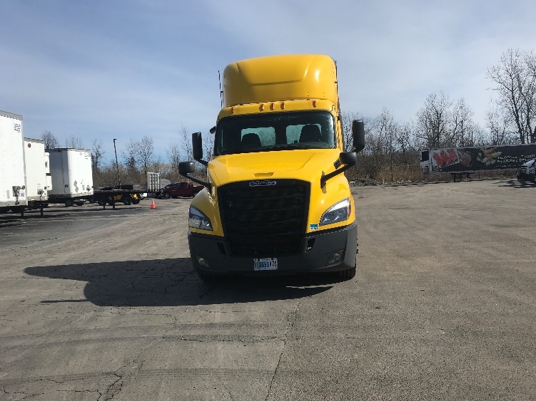 2020 Freightliner Cascadia in Whitesboro, NY — photo 2