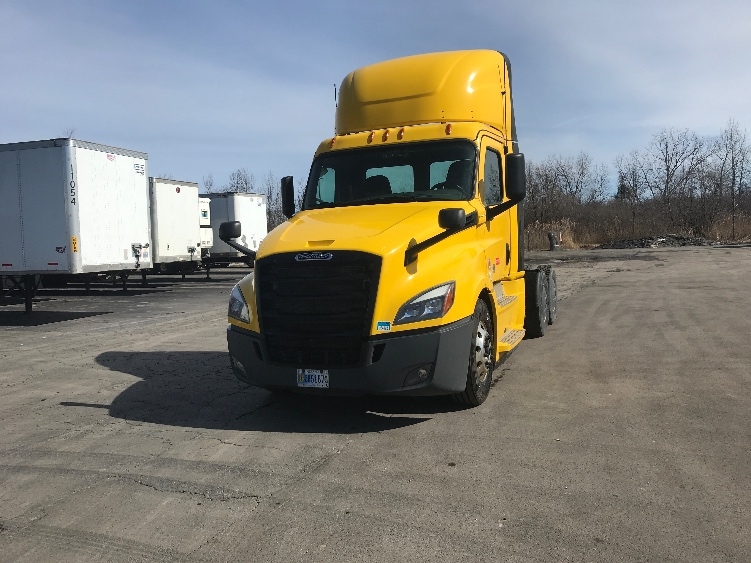 2020 Freightliner Cascadia in Whitesboro, NY — photo 3