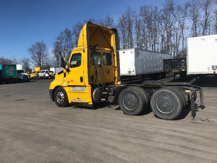 2020 Freightliner Cascadia in Whitesboro, NY — photo 5