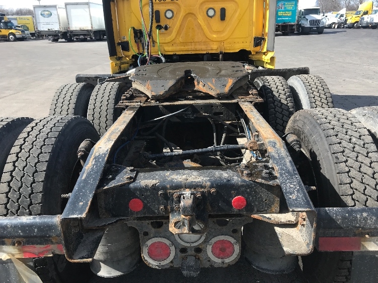 2020 Freightliner Cascadia in Whitesboro, NY — photo 6