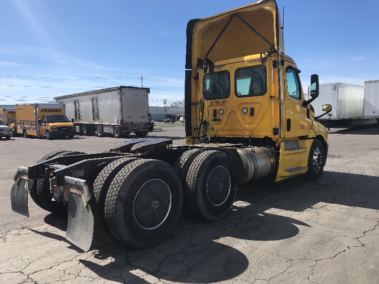 2020 Freightliner Cascadia in Whitesboro, NY — photo 7