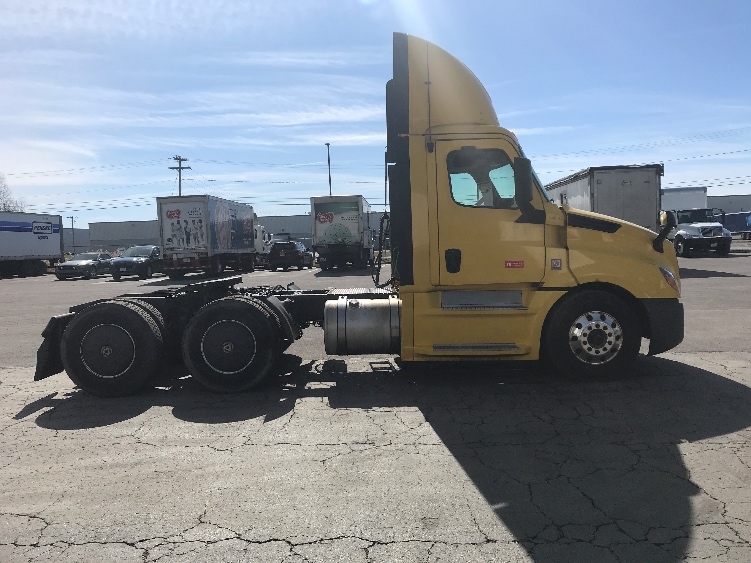 2020 Freightliner Cascadia in Whitesboro, NY — photo 8