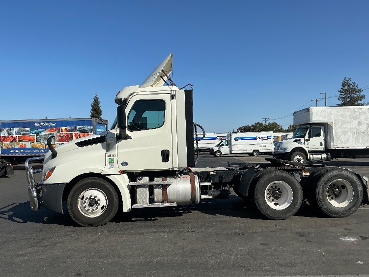 2018 Freightliner Cascadia in West Sacramento, CA — photo 4