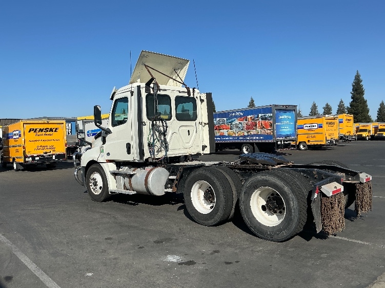 2018 Freightliner Cascadia in West Sacramento, CA — photo 5
