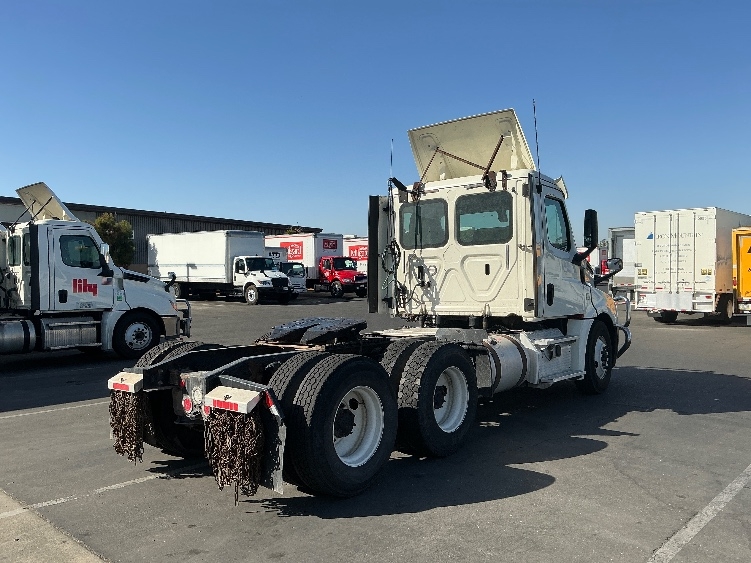 2018 Freightliner Cascadia in West Sacramento, CA — photo 7