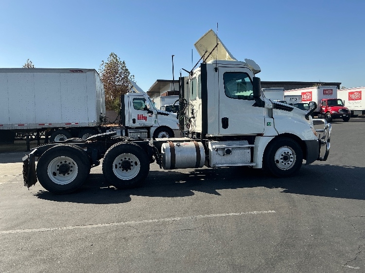 2018 Freightliner Cascadia in West Sacramento, CA — photo 8