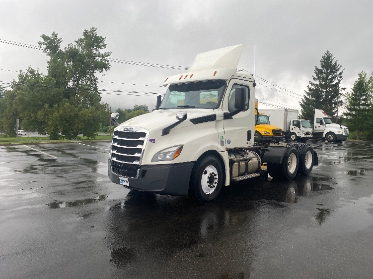 2018 Freightliner Cascadia in Binghamton, NY — photo 3