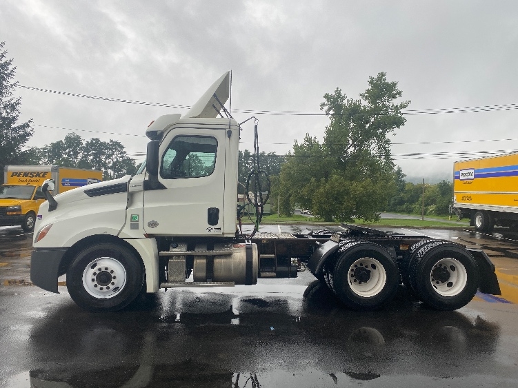 2018 Freightliner Cascadia in Binghamton, NY — photo 4