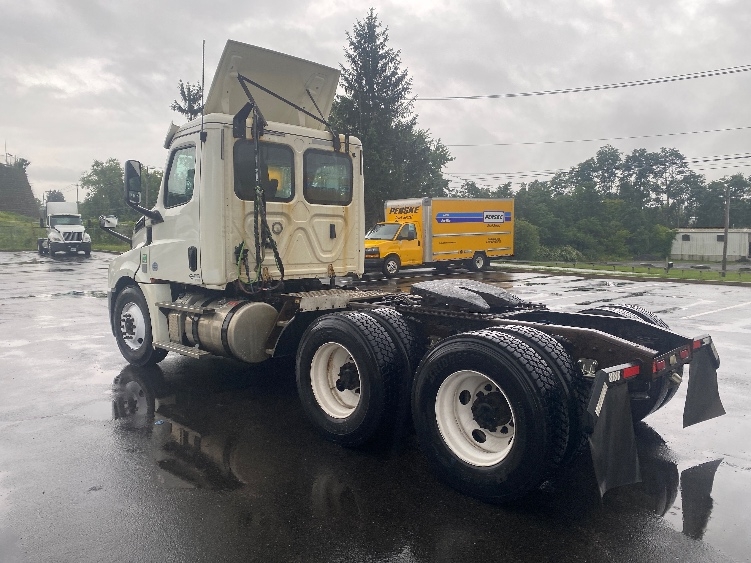 2018 Freightliner Cascadia in Binghamton, NY — photo 5