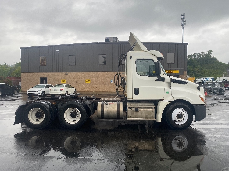 2018 Freightliner Cascadia in Binghamton, NY — photo 8