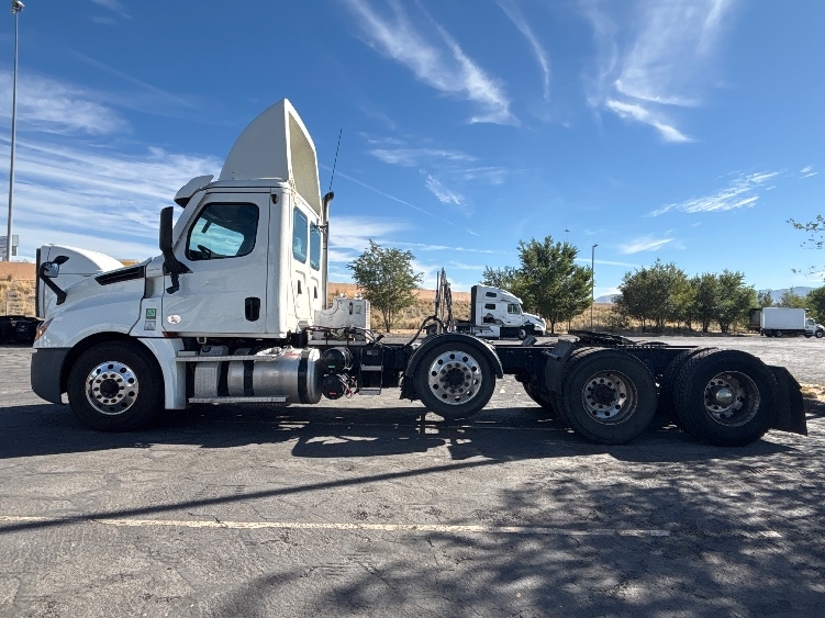 2021 Freightliner Cascadia in Salt Lake City, UT — photo 4