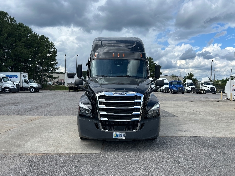 2021 Freightliner Cascadia in Pell City, AL — photo 2