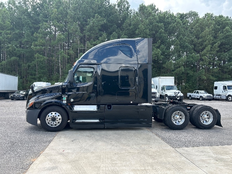 2021 Freightliner Cascadia in Pell City, AL — photo 4