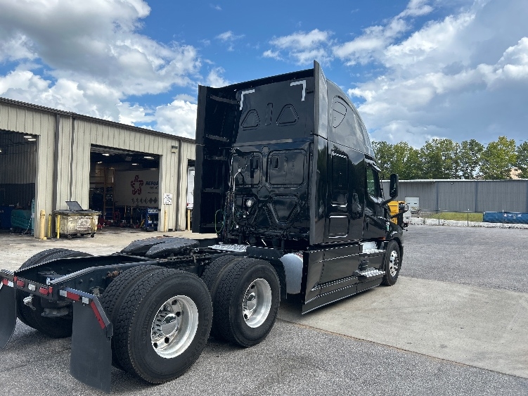 2021 Freightliner Cascadia in Pell City, AL — photo 7