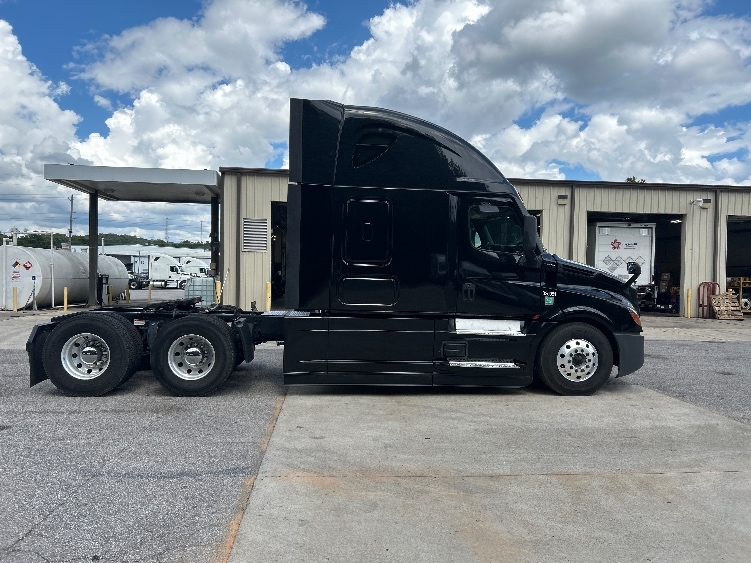 2021 Freightliner Cascadia in Pell City, AL — photo 8