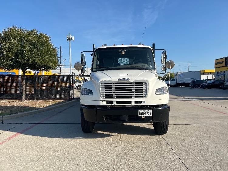 2021 Freightliner eM2 in Houston, TX — photo 2