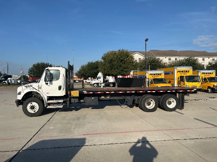 2021 Freightliner eM2 in Houston, TX — photo 4