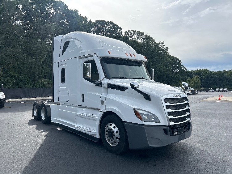 2021 Freightliner Cascadia in Byron Center, MI