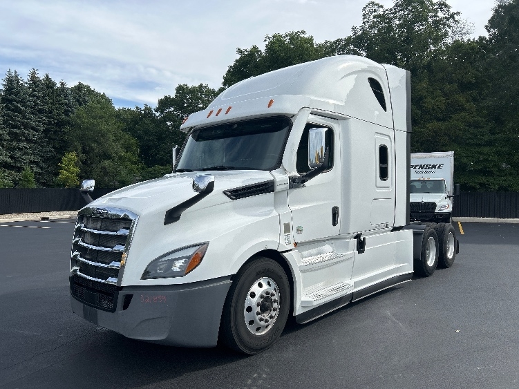 2021 Freightliner Cascadia in Byron Center, MI — photo 3