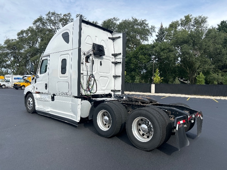 2021 Freightliner Cascadia in Byron Center, MI — photo 5