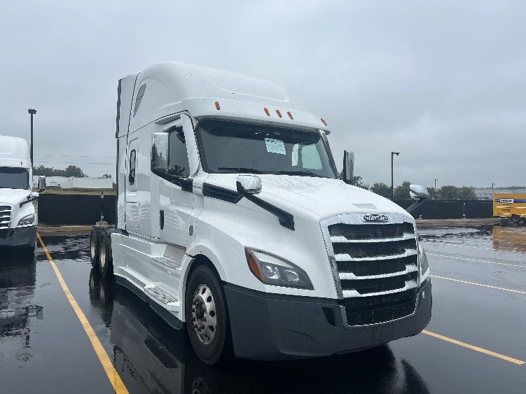 2021 Freightliner Cascadia in Byron Center, MI