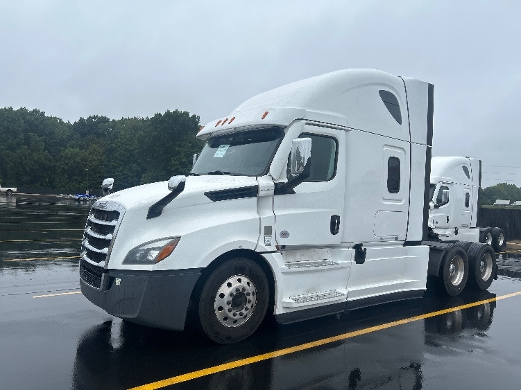 2021 Freightliner Cascadia in Byron Center, MI — photo 3