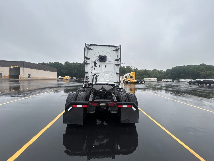 2021 Freightliner Cascadia in Byron Center, MI — photo 6