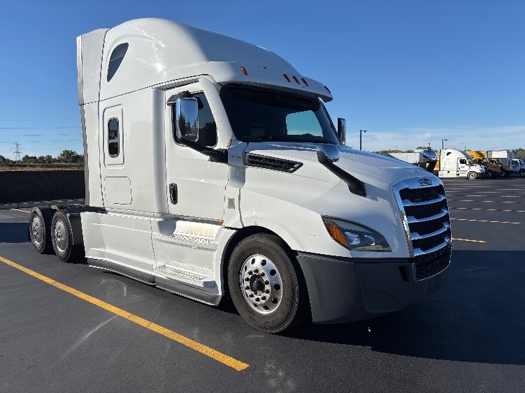 2021 Freightliner Cascadia in Byron Center, MI