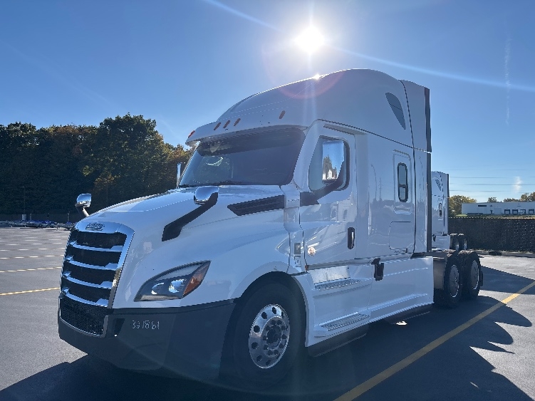 2021 Freightliner Cascadia in Byron Center, MI — photo 3