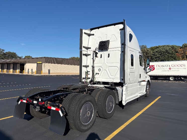 2021 Freightliner Cascadia in Byron Center, MI — photo 7