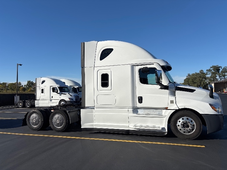 2021 Freightliner Cascadia in Byron Center, MI — photo 8