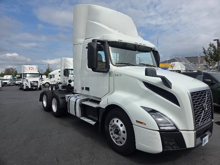 2021 Volvo VNL 300 in Kent, WA
