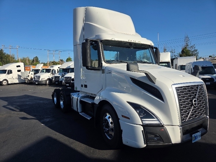 2021 Volvo VNL 300 in Kent, WA