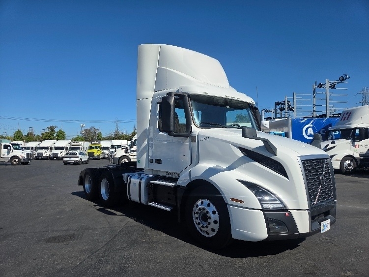 2021 Volvo VNL 300 in Kent, WA