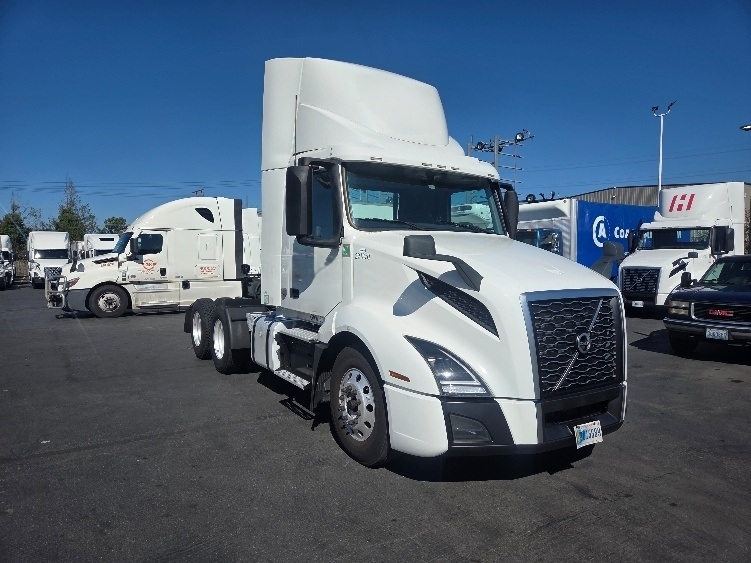 2021 Volvo VNL 300 in Kent, WA