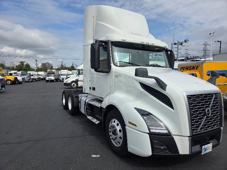 2021 Volvo VNL 300 in Kent, WA