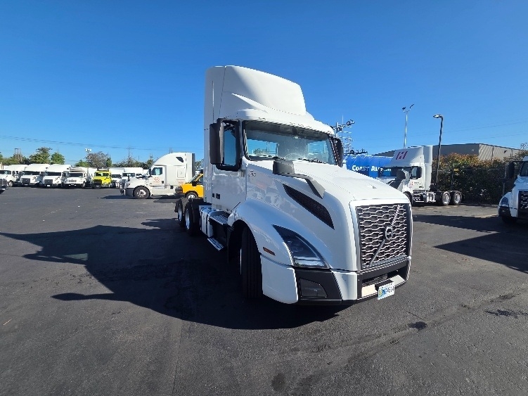 2021 Volvo VNL 300 in Kent, WA