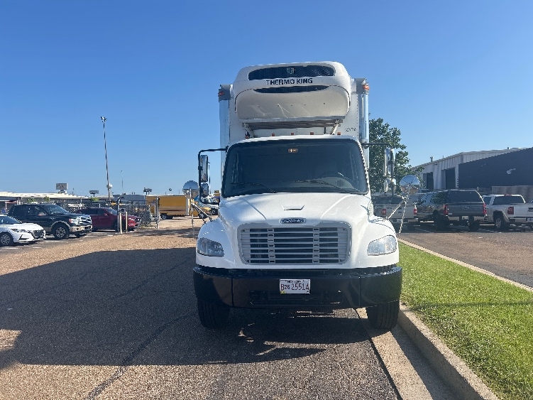 2021 Freightliner eM2 in Richland, MS — photo 2